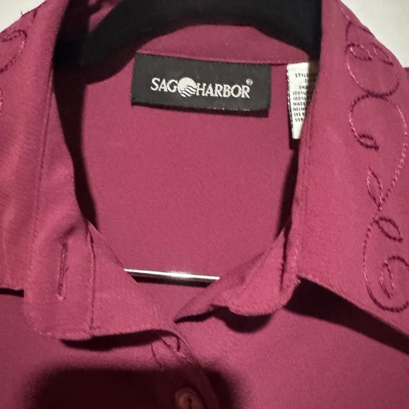 Sag Harbor Women's Fuschia front Button-Up Blouse Size Small 100% Polyester - Picture 2 of 13